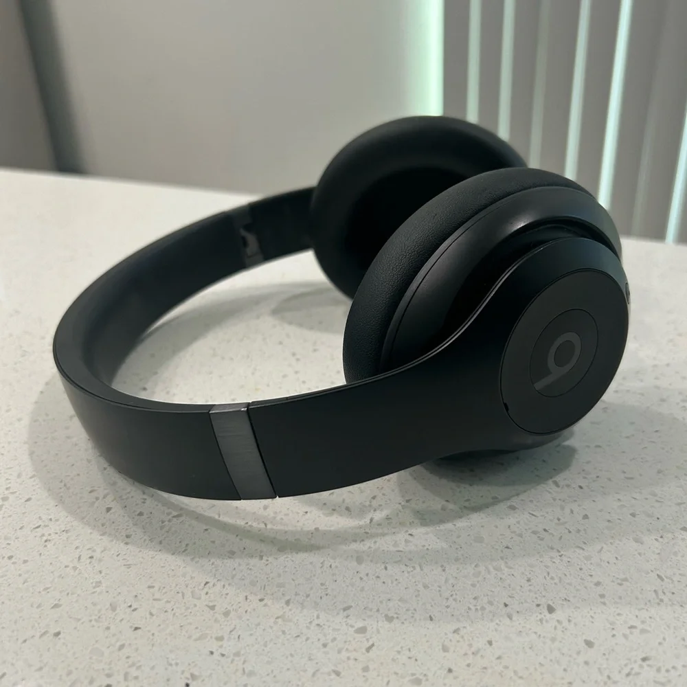 Beats Studio Pro Wireless Noise Cancelling Headphones Black Working Tested - Picture 1 of 6